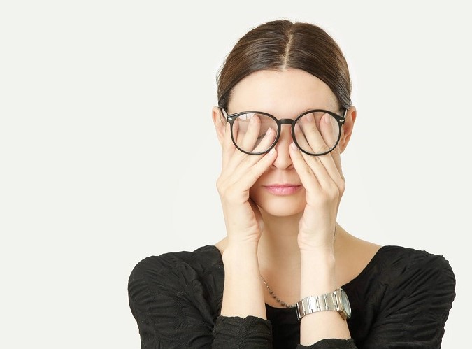 Cận 1.5 độ có nên đeo kính cận không?