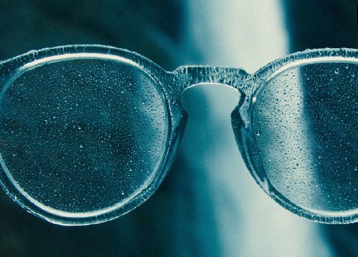 Hiểu Lớp phủ chống bám hơi nước trên kính đeo mắt